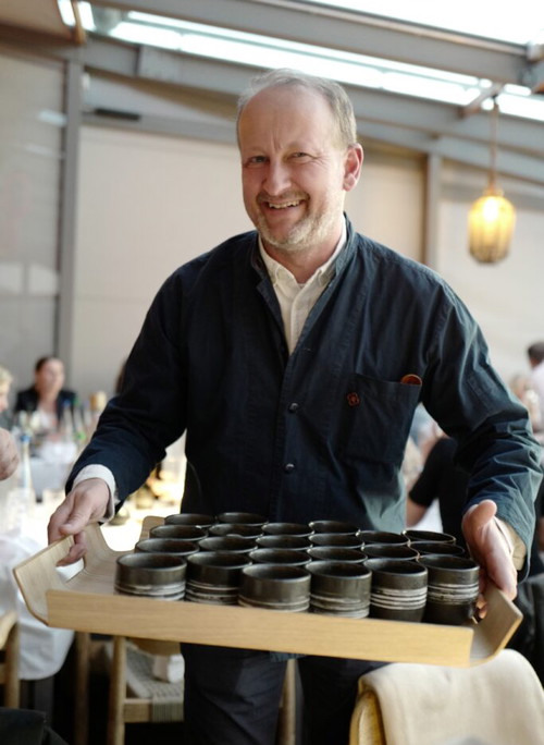 »Cucina Itameshi« im See-Einsatz: Tobi Müller servierte u.a. Tortellini in Dashi in der »Linde«.