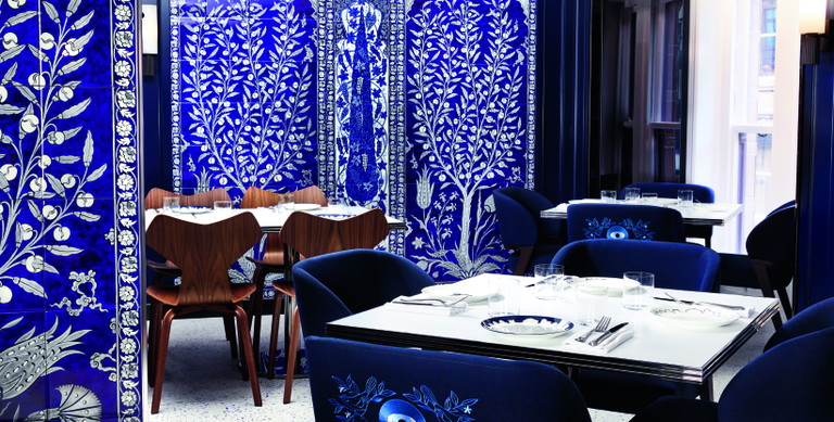 Die Restaurantgruppe »Em Sherif« eröffnete vor wenigen Tagen ihre erste Adresse in Frankreich – im achten Arrondissement von Paris. Ein eleganter, lebensfroher Ort für Liebhaber der Levante-Küche. 