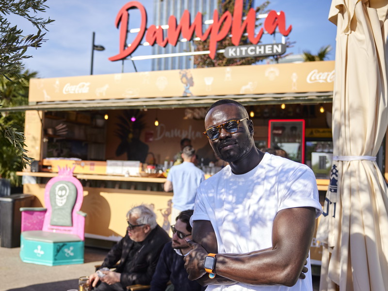 Khalifa Dampha vereint sein familiäres Erbe aus Gambia und Spanien auch auf der Speisekarte. 