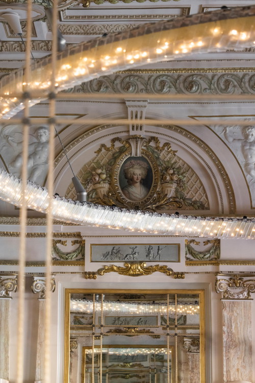Im »Le Louis XV« trifft historisches Ambiente auf Küchenchef Emmanuel Pilon und Alain Ducasse moderne, auf pflanzlich-aromatische Tiefen setzende, Kreationen.