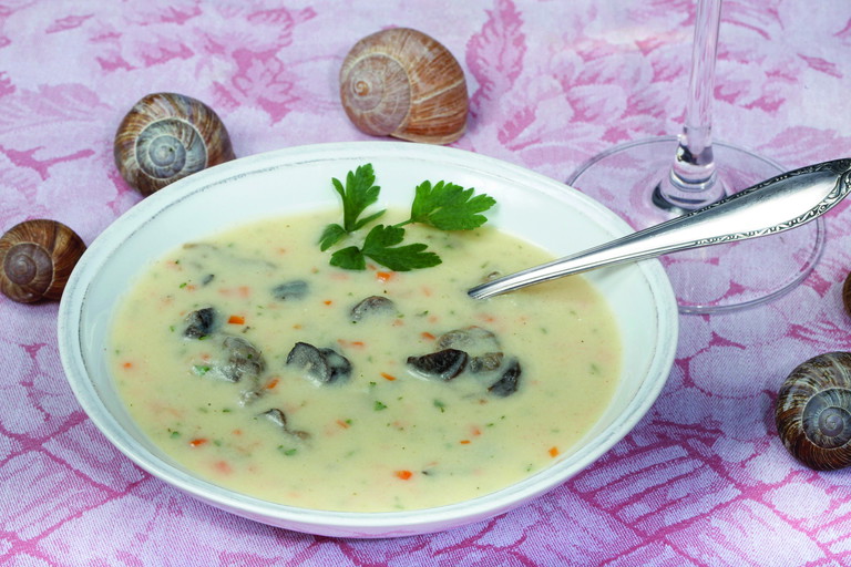 Badische Schneckensuppe. Liebling heimatbewusster Gaumen: Das Schneckensüpple ist mit der Soupe aux escargots der französischen Nachbarn verwandt.