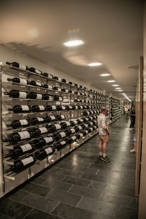 Der Spiegelkeller ist das Altwein-Archiv des Weinguts.