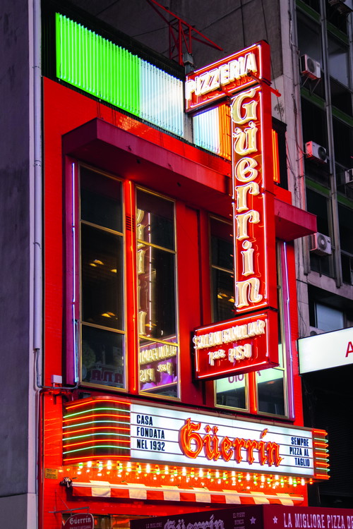 »Güerrín« ist der Klassiker unter den Pizza-Restaurants in Buenos Aires. Auf jeden Fall sehr, sehr hungrig hingehen!
