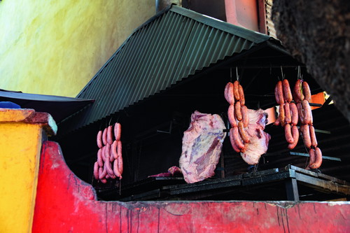 Gegrillt wird überall im fleischverrückten Argentinien – auch im farbberauschten Viertel La Boca.