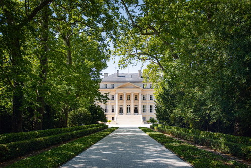 Château Margaux erzeugte einen klassischen Wein, der die Vorzüge der Appellation ausspielt: Charme, Delikatesse und Finesse.