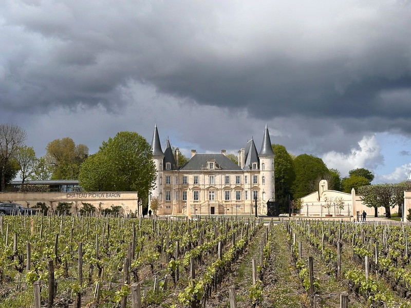 Am Eingang zur berühmten Appellation Pauillac liegt in Saint-Lambert das prächtige Château Pichon-Baron.