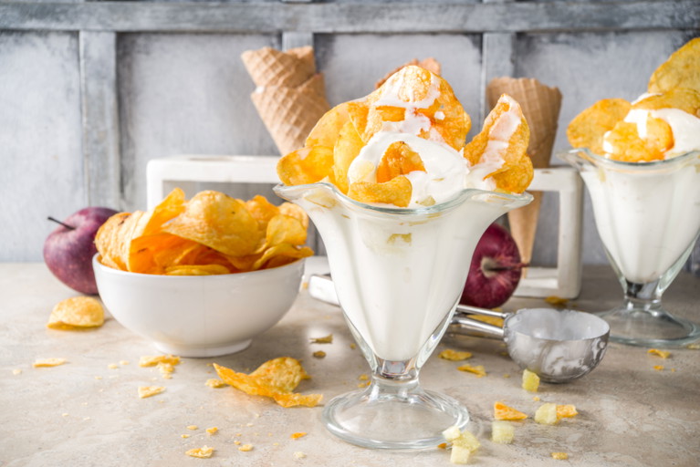 Eis mit Kartoffelchips? Wieso nicht – die Kombination kann gelingen.