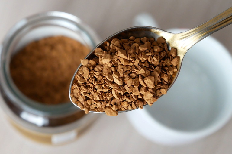 Es könnte sich lohnen, Kaffeeinstantpulver in der Vorratskammer zu haben. 