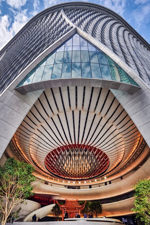 Kultur-Hotspot: Äußerlich modern feiert das Xiqu Centre die jahrtausendealte Tradition des kantonesischen Theaters.