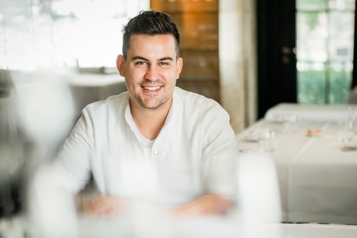 Sebastian Rösch vom Zürcher «Lindenhofkeller» steht für eine neue Einfachheit. Für ihn gehören ehrlicher Genuss, regionale Zutaten, Handwerk und persönliche Begegnungen untrennbar zusammen.