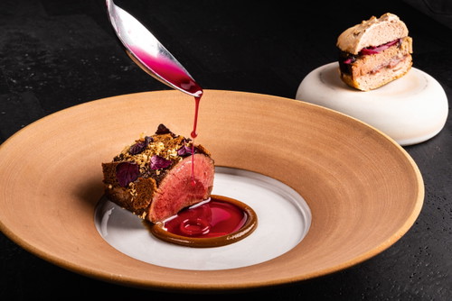 Bei »Pramerl &amp; the Wolf« wird Gästen Casual Fine Dining im modernen Beisl-Ambiente geboten.