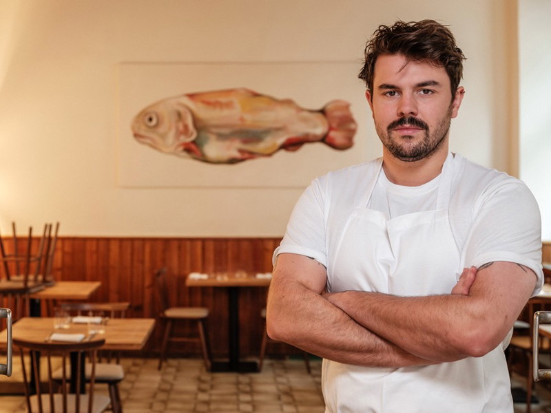 Julian Lechner, Küchenchef und Co-Betreiber des Gasthaus »Reznicek«. Bekannt ist man weithin für das Cordon Bleu.