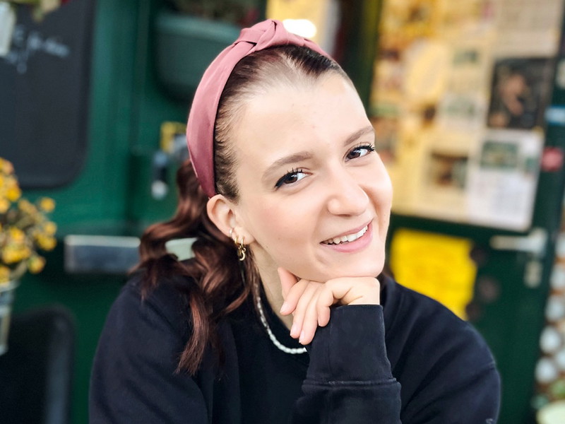 In Simmering traf Amors Pfeil Patricia Pölzl in ihr Gastronomen-Herz. Die junge Waldviertlerin betreibt den Stand »eh scho wuascht.«.