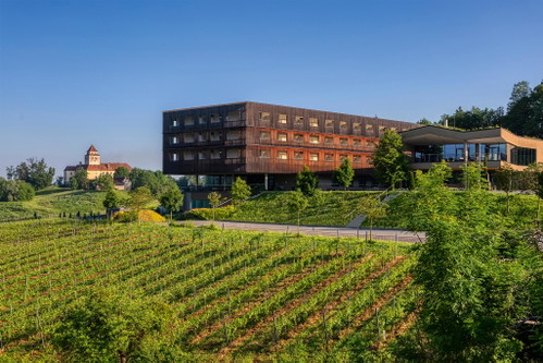 Im »LOISIUM Wine &amp; Spa Hotel Südsteiermark« verschmelzen    regionaler Genuss und Lebensgefühl zu einem stimmigen Gesamterlebnis. 