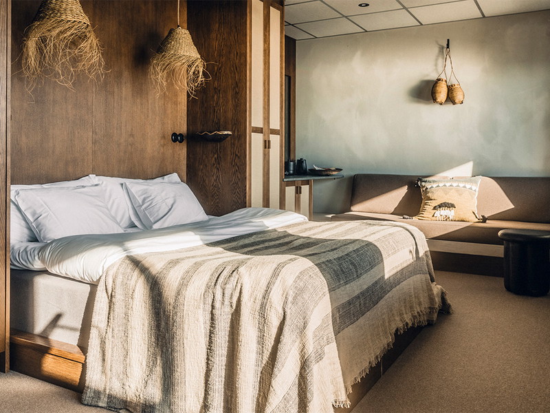 Boho-Vibes: Das »Ocean Hotel« zeigt sich 
in natürlichen Farbnuancen.