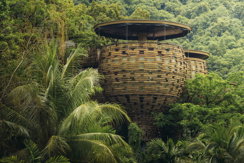Das »Keemala Resort«  schmiegt sich gekonnt in den grünen Urwald und überzeugt mit naturnahem Design.