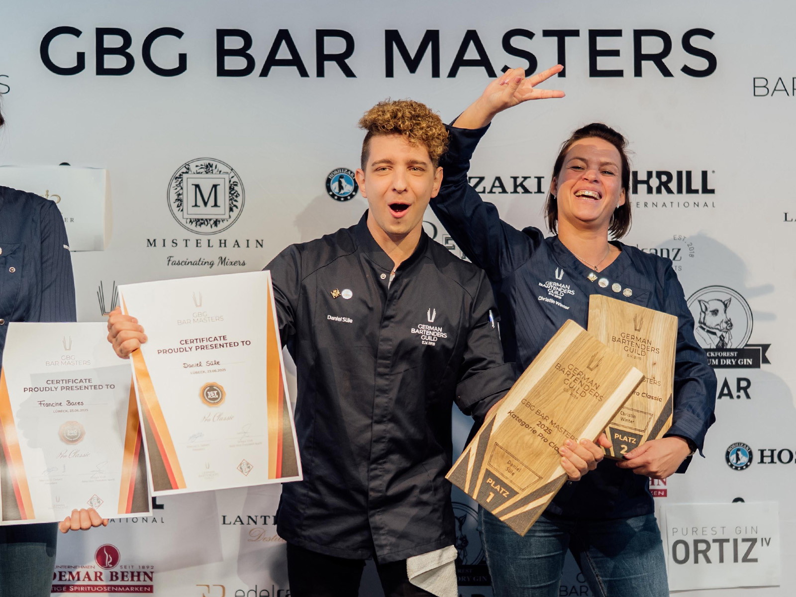 Daniel Süle sicherte sich in der Kategorie »PROClassic« den Sieg vor Christin Winter (r.) und Francine Bares (l.)