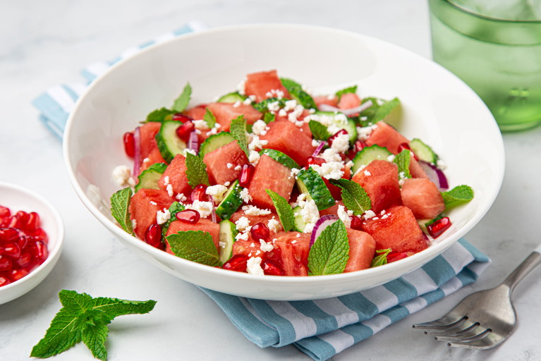 Leichte, erfrischende Sommersalate eignen sich an besonders heißen Tagen gut als Mahlzeit.