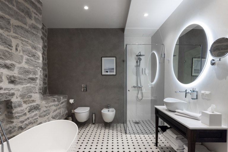 Studio Suite Bathroom 