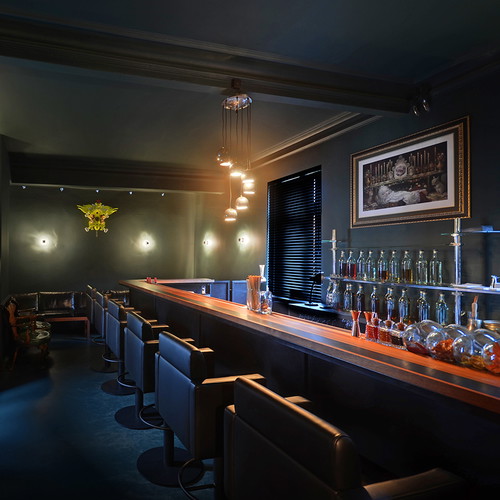 Die »Z Bar« im »Haus Zauberflöte« kommt ohne Brandings auf den Flaschen aus.