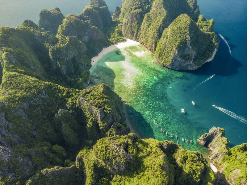 Glasklares Wasser und paradiesische Strände machen Phuket zur idealen Beach-Destination. 
