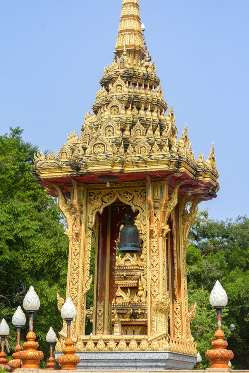 Der Wat Chalong ist einer der heiligsten Tempel und im klassischen Stil des Landes erbaut. 