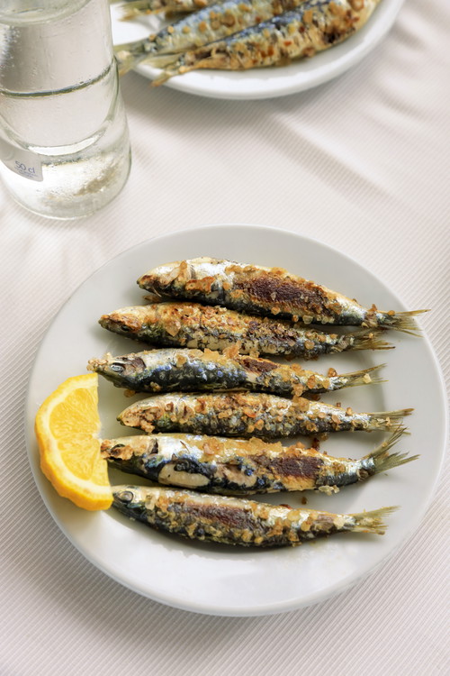 Viele Lokale speziali­sieren sich auf Fisch, da dieser direkt vom Hafen auf den Tisch kommt.