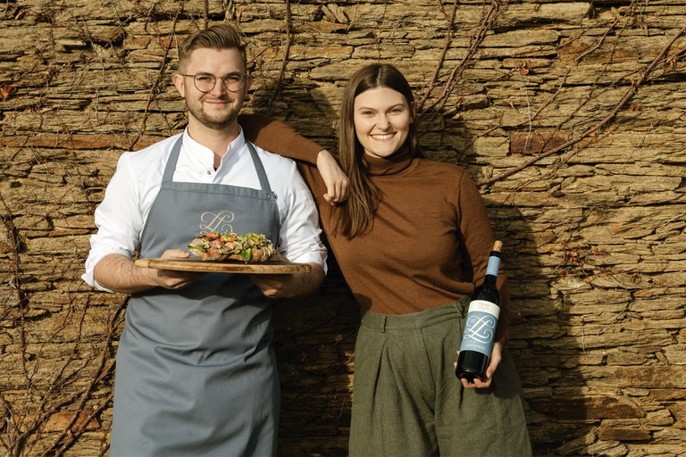 Chefkoch Florian Dreshaj mit Winzerin Verena Langmann.