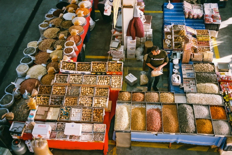 I mercati rionali, l'essenza dellìimmersione turistica nella quotidianità locale.