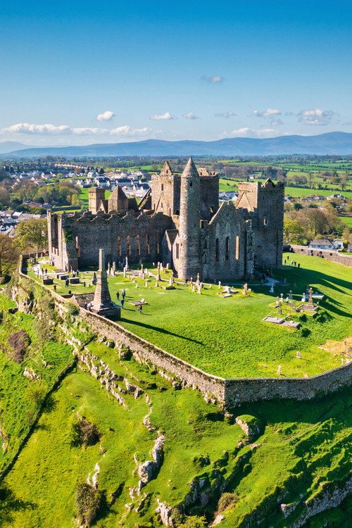 Geschichte und Landschaft verschmelzen am Rock of Cashel zu einem Ort, der die Seele Irlands in beeindruckender Weise widerspiegelt.