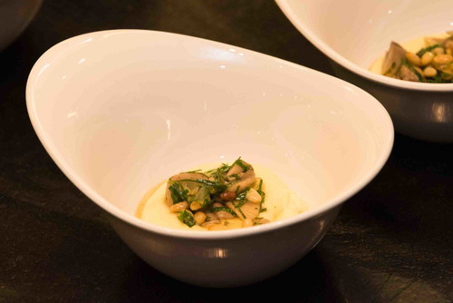 Klassisches französisches Kartoffelpüree mit Champignons à la grecque