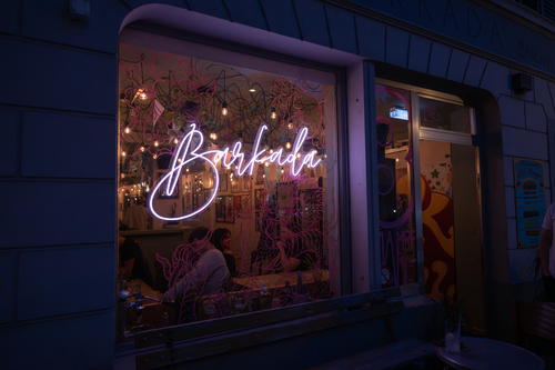 In der «Barkada Burger Bar» in Schaffhausen gibt es leckere Burger und Cocktails.