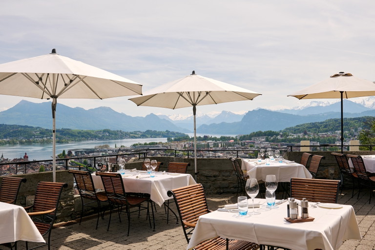 Die Terrassse des Restaurants «Lumières» im «Hotel Château Gütsch».