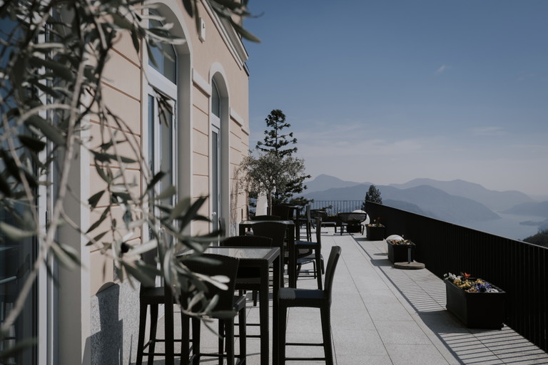 Das «Kurhaus Cademario» befindet sich hoch über dem Luganersee, eingebettet in eine weitläufige Gartenlandschaft.