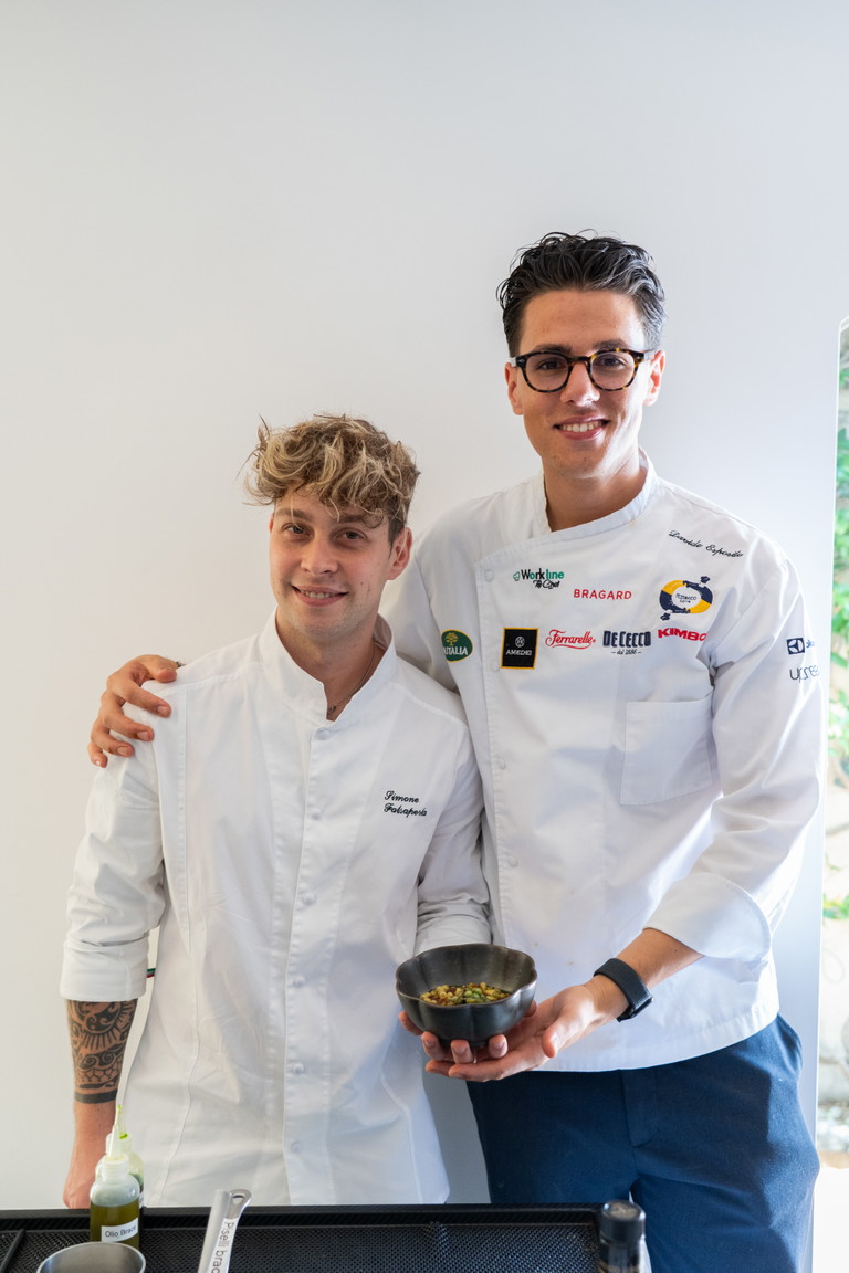 Gli chef Simone Falsaperla e Davide Fiordiglio del ristorante Mano a Sirmione