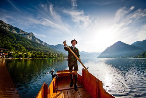 Loden, Leder, Lärchenholz: Tradition wird am Grundlsee auch optisch zelebriert.