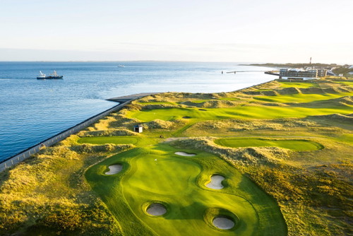 Das »Hotel Budersand« an Sylts Südspitze hat einen der spektakulärsten Golfplätze des Landes.