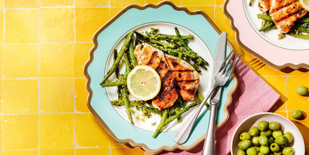 Paillard of chicken fillet with grilled runner beans - Recipes - Falstaff
