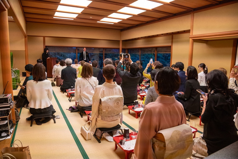 Riedel-CEO Maximilian Riedel bei einem Glasseminar in Japan. Sein Vater hat die Geschäfte im Land initiiert und sie prägen bis heute das gesamte Unternehmen.