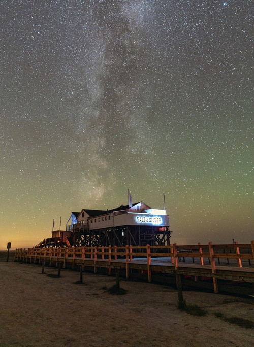 Auf Stelzen thront das »Salt &amp; Silver« über dem Strand von St. Peter-Ording.