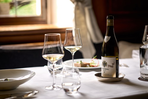 Nicht nur das Essen im Restaurant »Schwarzer Adler«, auch die Weine aus der Region und aus Frankreich lassen die Herzen von Feinschmeckern höherschlagen.  