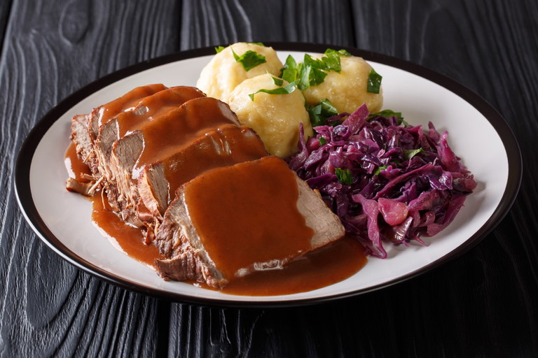 Das süddeutsche »Böfflamott« mit Kartoffelklößen.