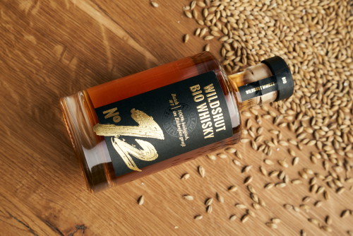 Der »Wildshut Bio Whisky No 12« ist am Gaumen cremig, mit einer malzigen Fruchtigkeit.