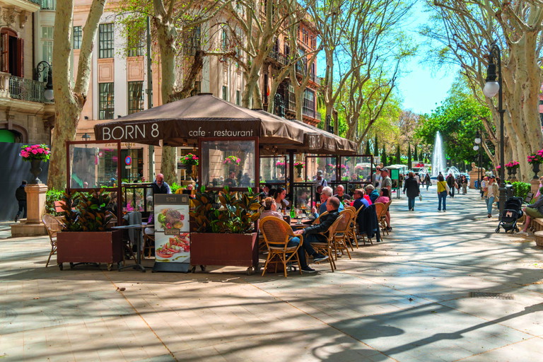 Der Paseo del Borne ist der ideale Ausgangspunkt, um die malerische Altstadt von Palma zu erkunden.