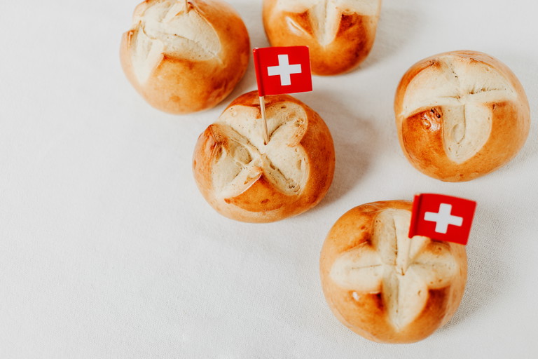 Auch typisch für den Nationalfeiertag: die feinen 1.-August-Weggen. 