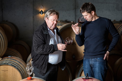 Thomas Donatsch (l.) kannte das Burgund Zeit seines Lebens wie seine Westentasche. Sein Sohn Martin (r.) ist ein grosser Verehrer der Burgundersorten Pinot Noir und Chardonnay. 