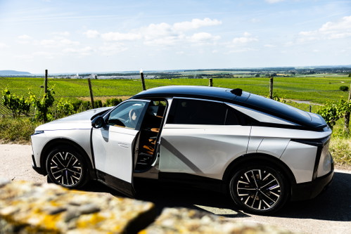 Der rein elektrische N°8 von »DS Automobiles«.