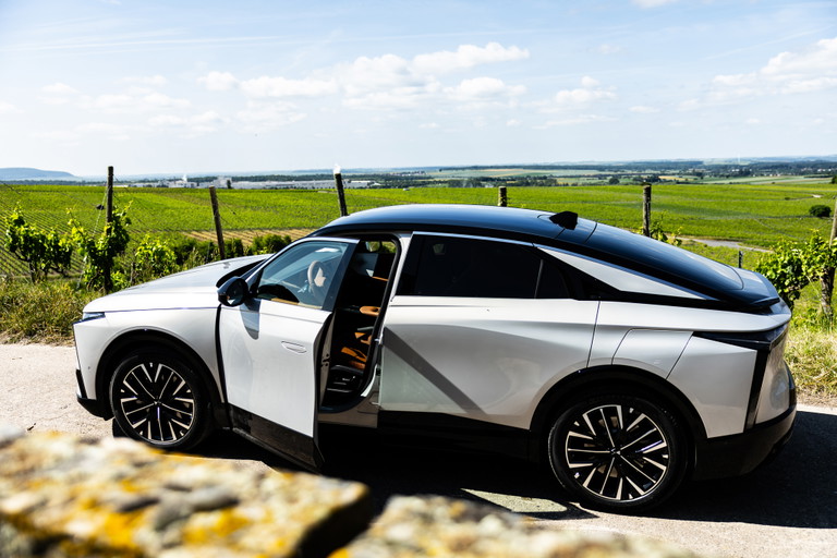 Der rein elektrische N°8 von »DS Automobiles«.