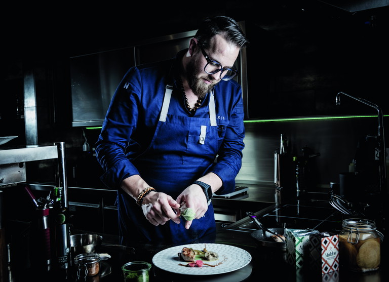 Im »Feinschliff« verwirklicht Raphael Schlager mit seinem Team kulinarische Ideen. Das im Februar 2025 neu eröffnete Gourmetrestaurant ist Ruhepol und Genussort zugleich.