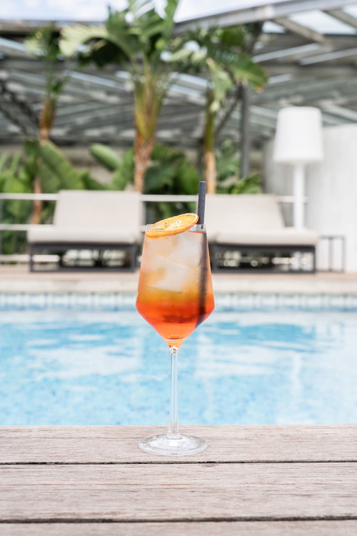 Exquisite Cocktails für alle. Der Badebereich der Claris Terrasse ist jedoch den Hotelgästen vorbehalten.